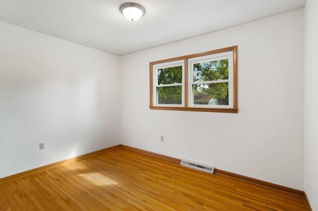 Building Photo - 2107 Garden Dr