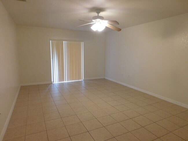 Building Photo - 756 Camel Ct