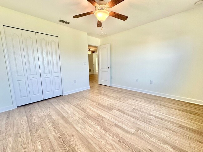 Building Photo - Upscale and modern 5bedroom/2.5bath home in Festival Community!