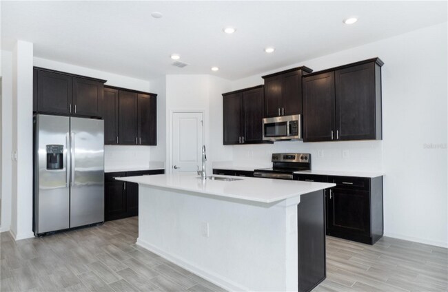 Building Photo - 7137 Dilly Lk Ave