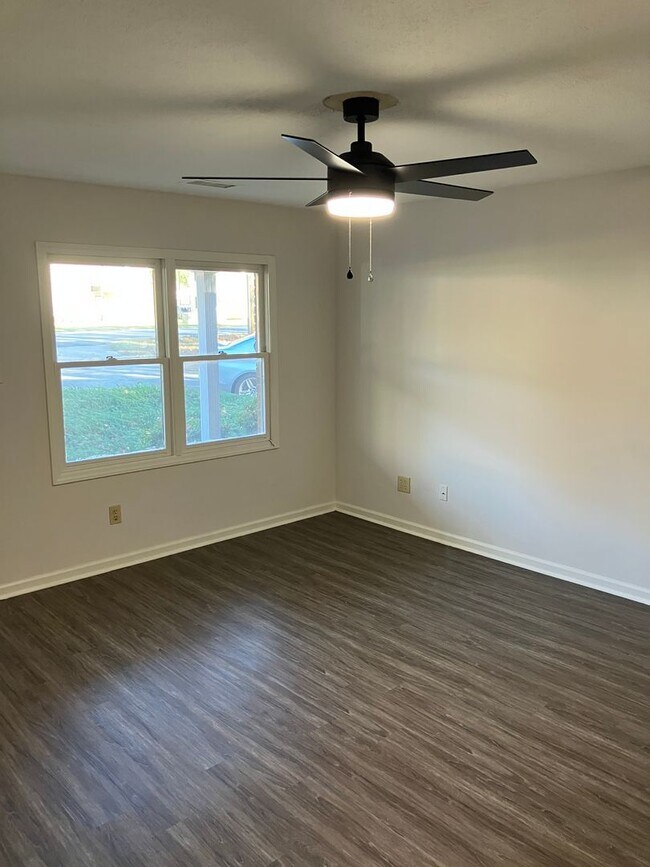 Building Photo - Charming  Duplex in Mooresville