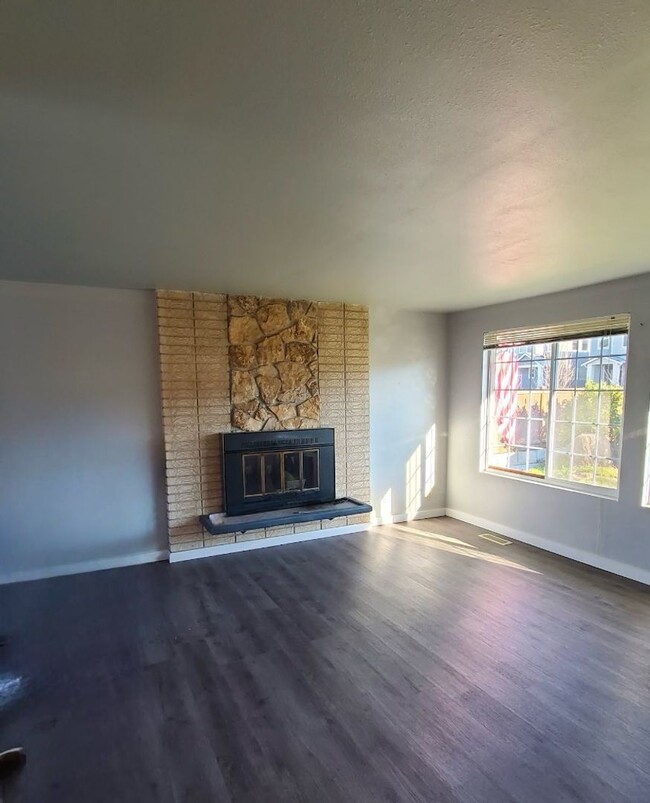 Building Photo - Beautifully Remodeled Split-Entry Home on ...