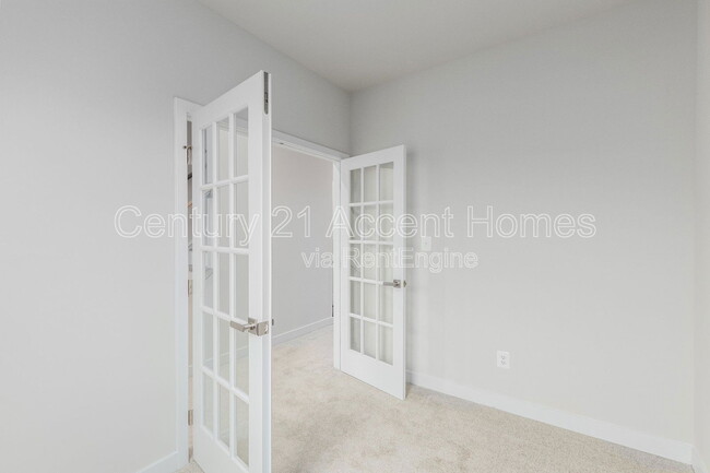 Building Photo - 14020 Sunrise Valley Dr