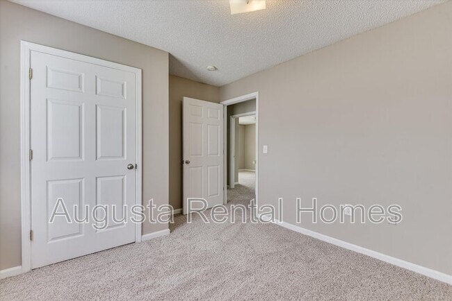 Building Photo - 320 Peachtree St