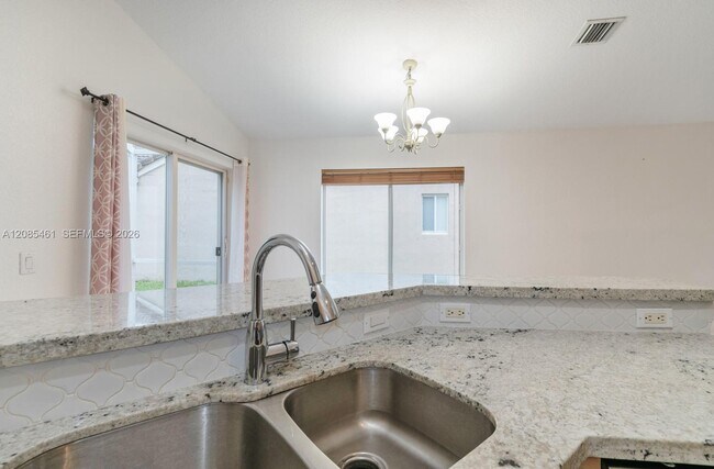 Building Photo - 1211 Golden Cane Dr
