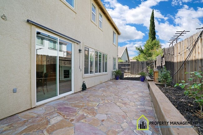 Building Photo - Charming 3-4 Bedroom Home with Top-Rated S...