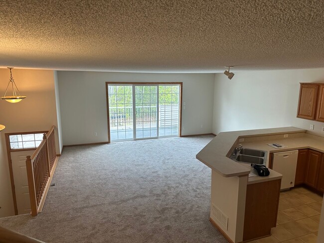 Building Photo - Great Savage location near Target! 2BR/2.5...