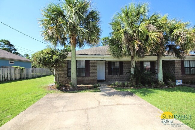 Primary Photo - Spacious 2-Bedroom End Unit in Prime Navar...
