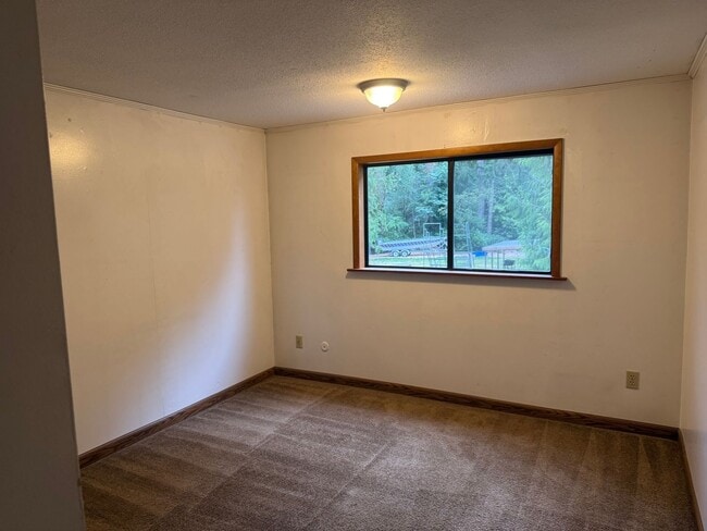 Building Photo - Spacious 2 Bed 1 Bath Bothell Home $2500/mo.