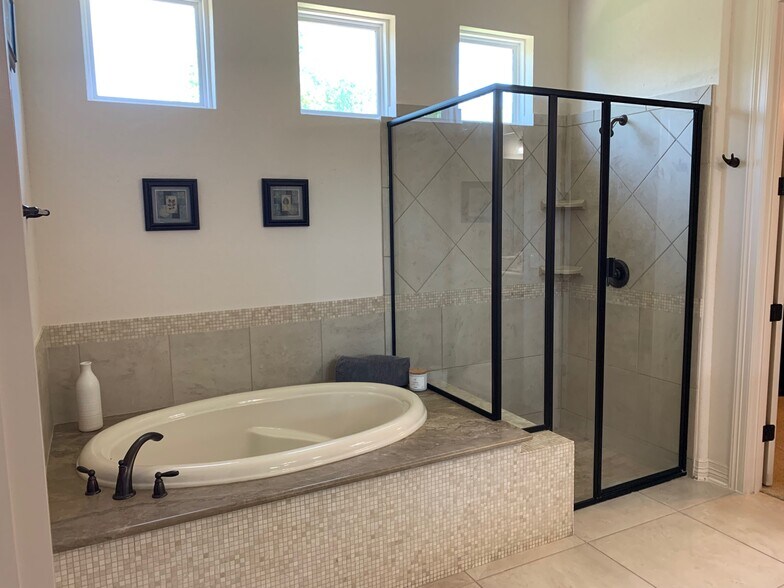 Master Bathroom - 18419 Golden Maize