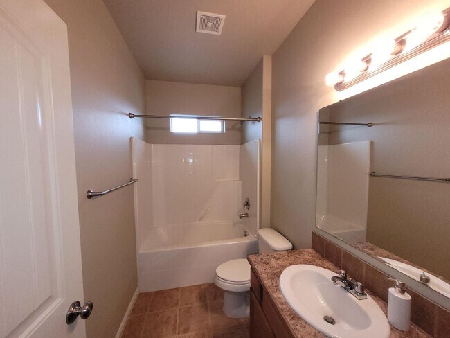 Building Photo - Dog Friendly Home in Boise!