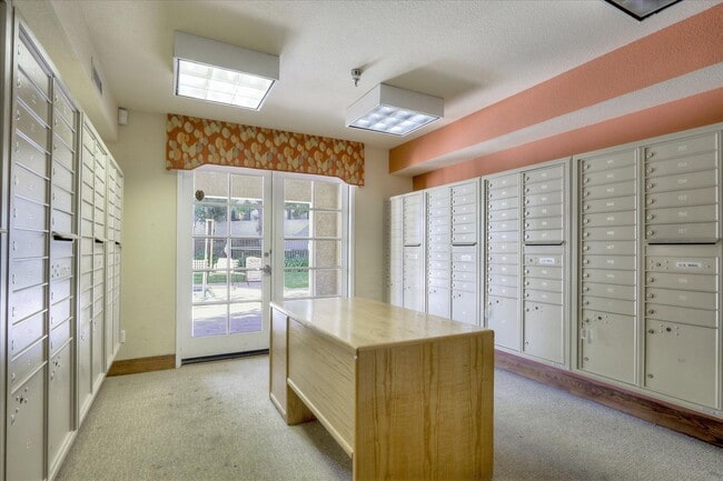 Building Photo - 880 E Fremont Ave