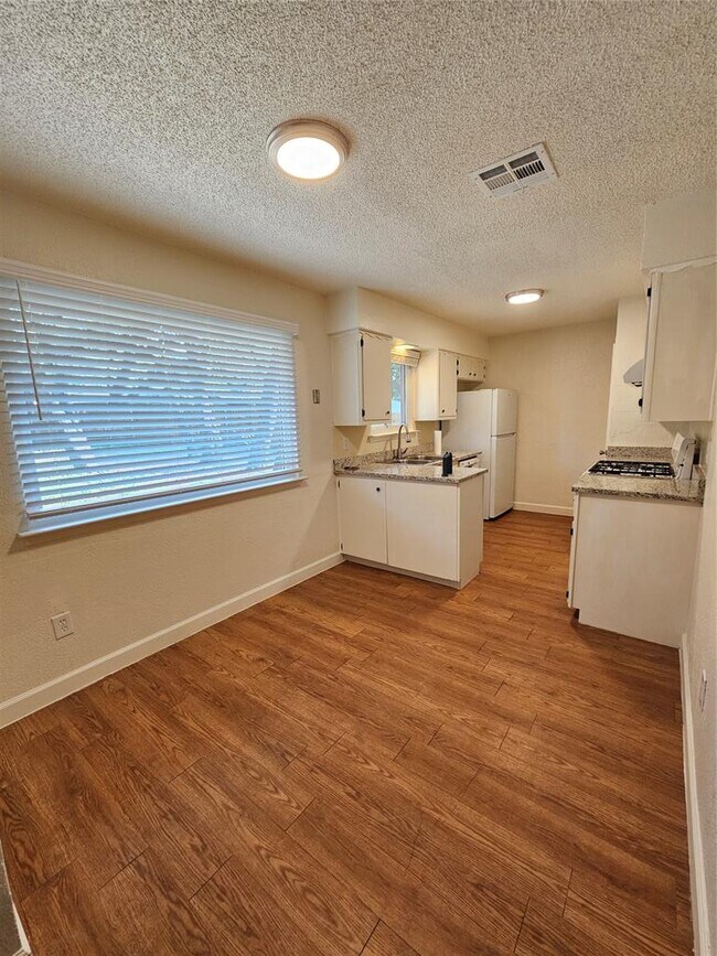 Building Photo - 8005 Creekmere Ln