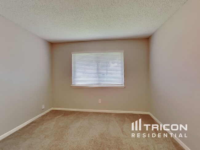Building Photo - 3434 Deer Valley Dr