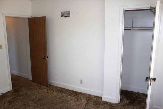 Building Photo - NEXT TO KSU!!!