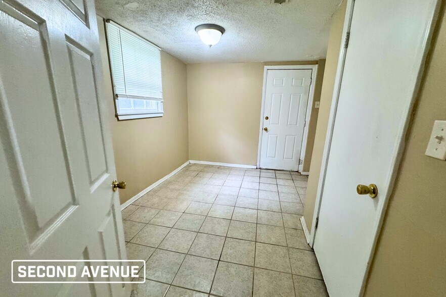 Building Photo - 305 Cedarwood St