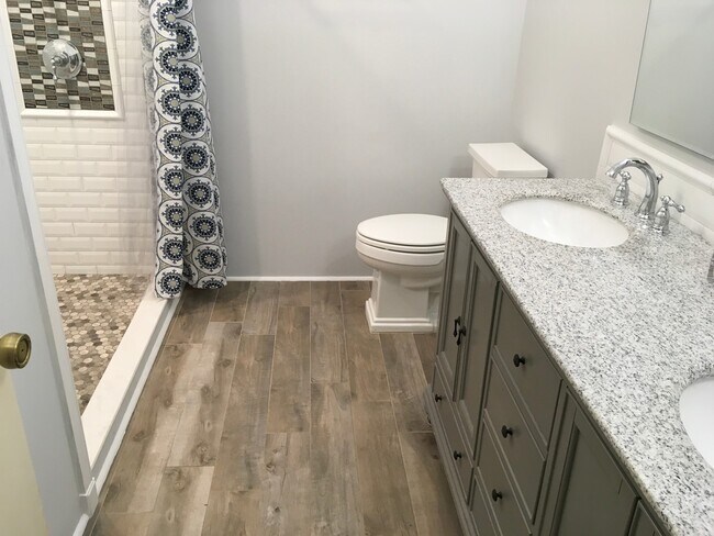 Building Photo - 9870 Watermill Cir