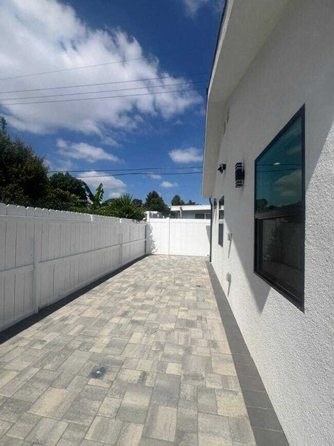 Building Photo - 7317-7321 Garden Grove Avenue