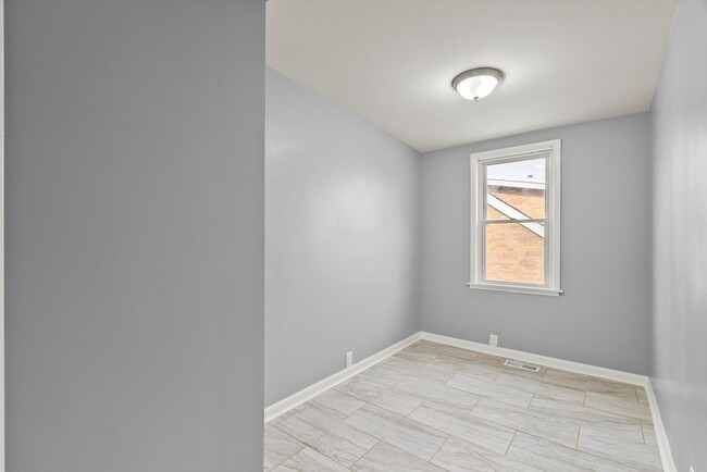 Building Photo - 1139 Lincoln St