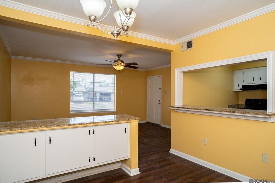 Building Photo - 4630 Southpark Dr