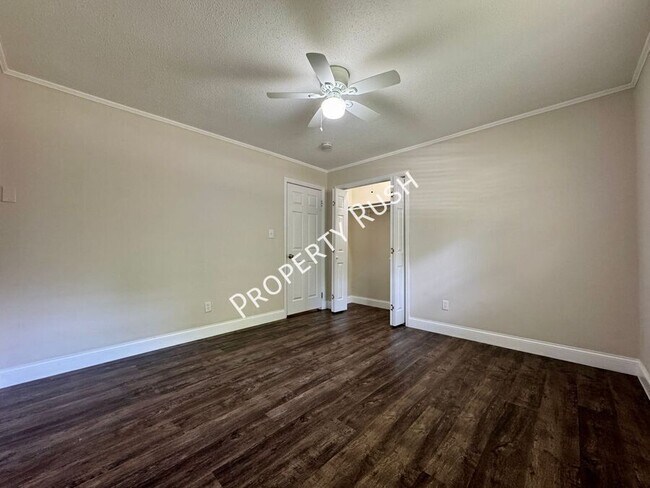 Building Photo - 209 Signal View St