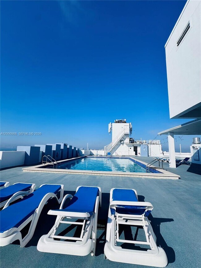 Building Photo - 401 NE 69th St