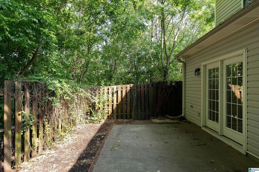Building Photo - 1505 Savannah Park