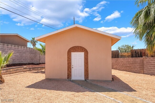 Building Photo - 2749 Del Mar Pl