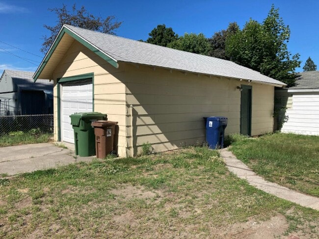 Building Photo - Shadle Area Home