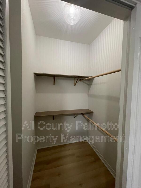 Building Photo - 130 River Landing Dr