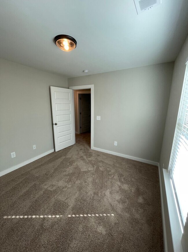 Building Photo - Home for Rent in Calera, AL!!! Available to View with 48 Hour Notice!!!