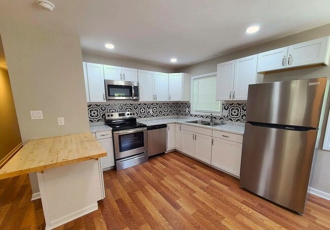 Building Photo - Charming 3 Bedroom, 1 Bathroom home in Winston Salem