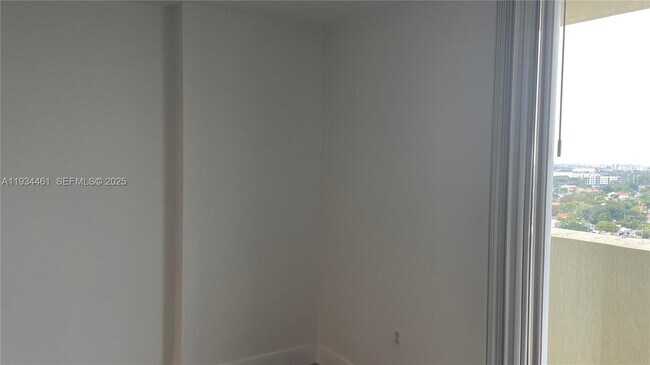 Building Photo - 3000 Coral Wy