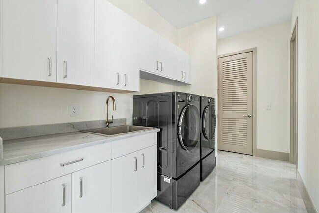 Building Photo - 13460 U.S. Rte 1