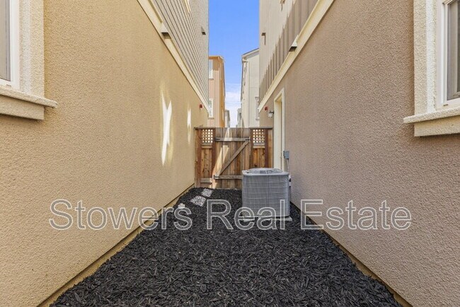 Building Photo - 2012 Confidence Wy