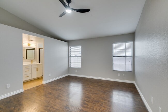 Building Photo - Stunning fully remodeled single-story home