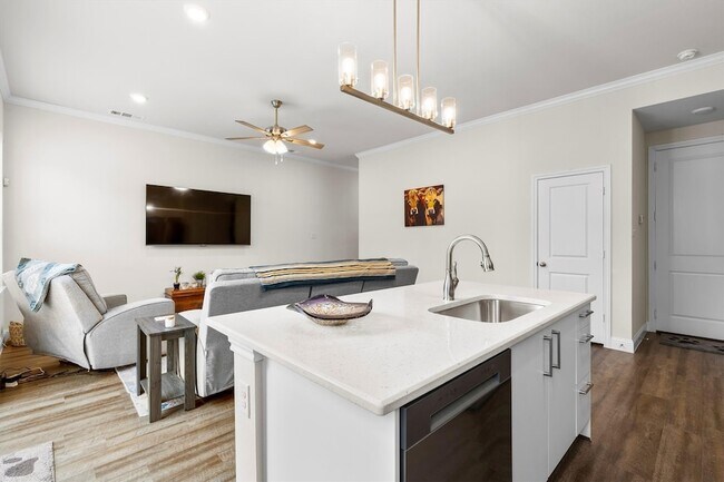 Building Photo - 6329 Mason Ct