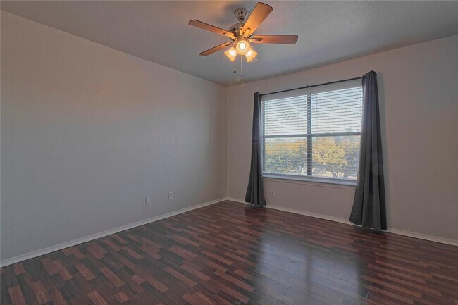 Building Photo - 3004 Whisper Oaks Ln