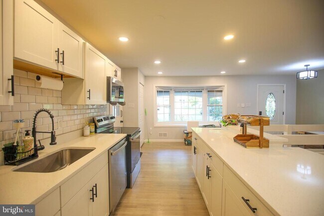 Building Photo - 4752 Carterwood Dr
