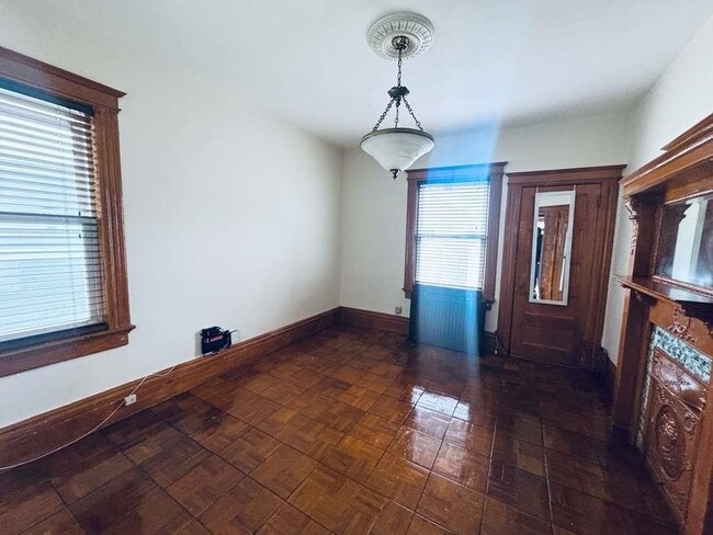 Building Photo - 134 Kensington Ave