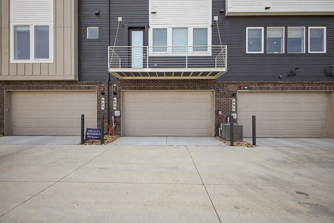 Building Photo - 689 Saddle Dr