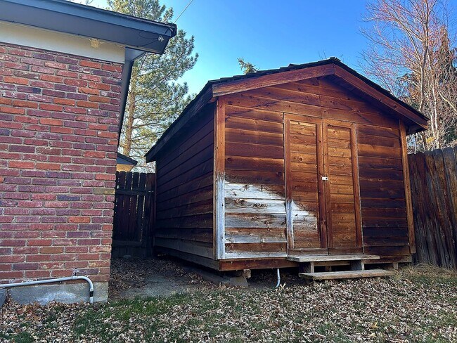 Building Photo - Beautiful Old Southwest Reno Home with Huge Private Yard