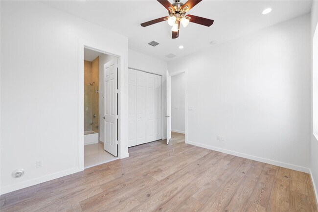 Building Photo - 1428 SW 4th Ave