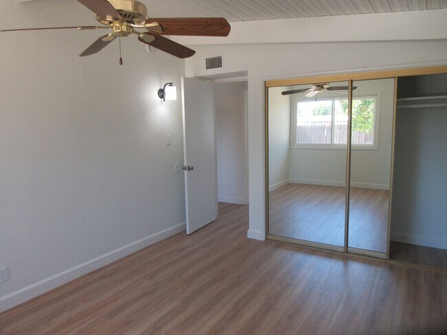 Building Photo - 10818 Paso Robles Ave