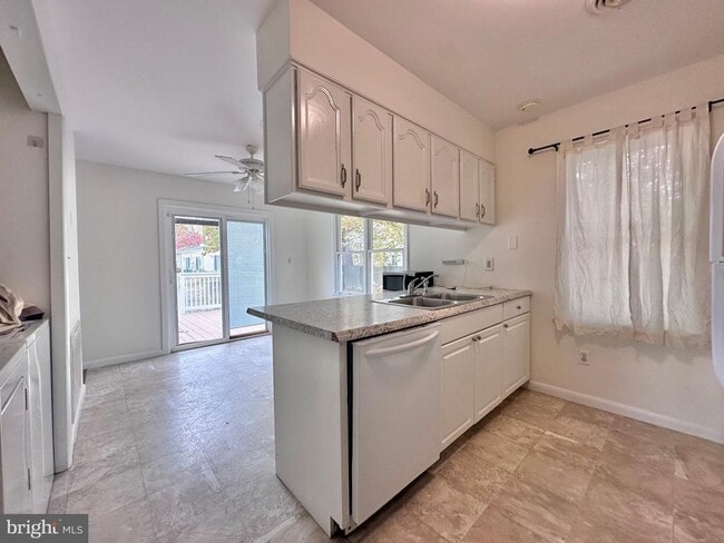 Building Photo - 106 Lee St