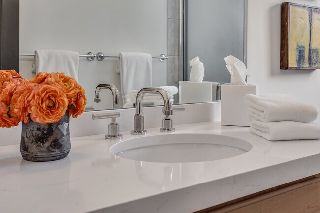 Building Photo - 135 Carriage Way