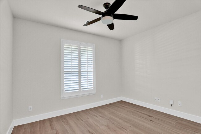 Building Photo - 1617 Sweetbay Dr