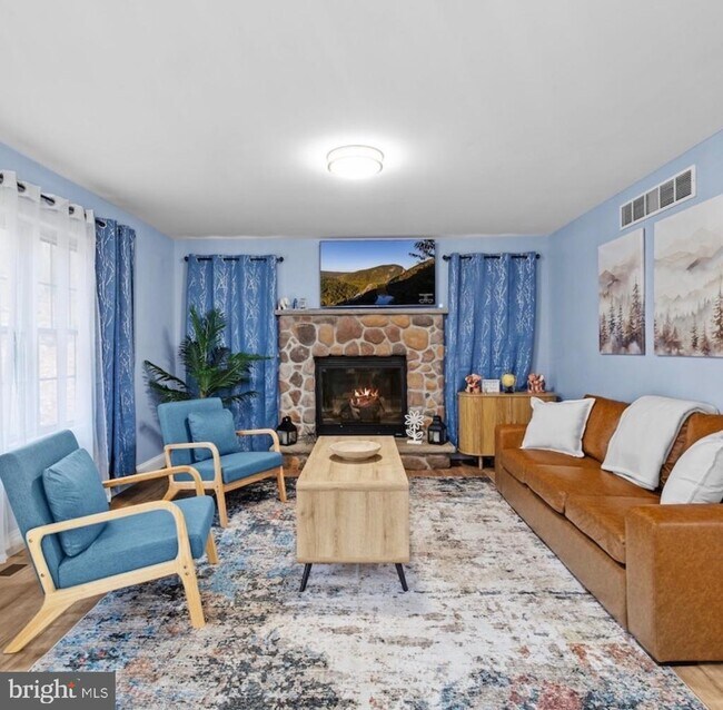 Building Photo - 1141 Riverside Heights W