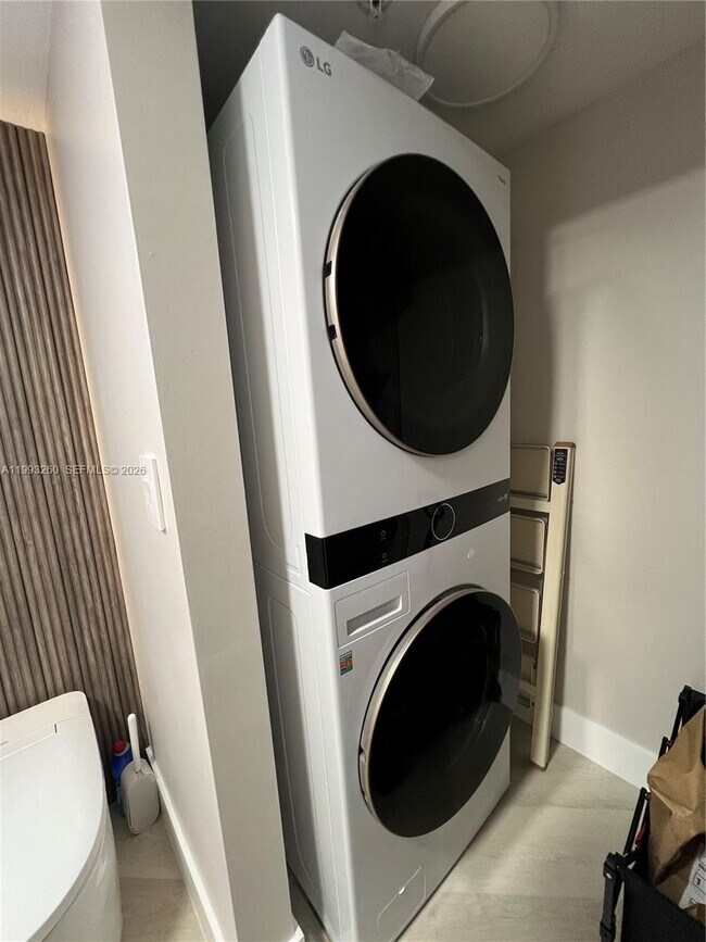 Building Photo - 16699 Collins Ave