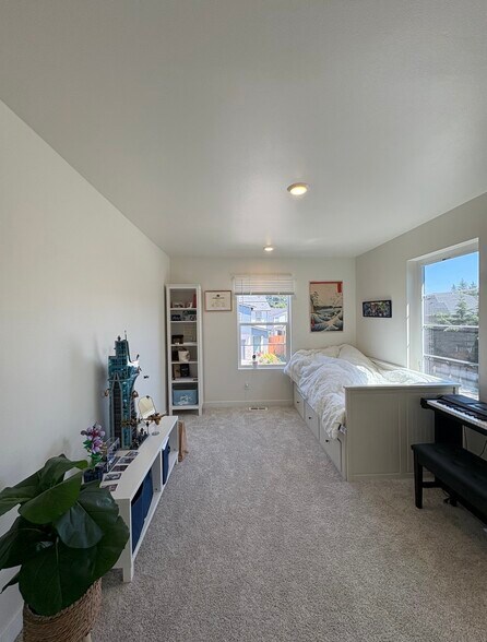 Open loft area - 26505 177th Pl SE